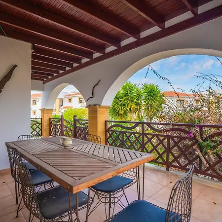 Welcoming 3-bedroom With Ocean Views
