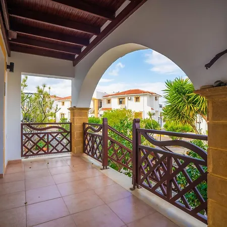 Apartment Welcoming 3-bedroom With Ocean Views *