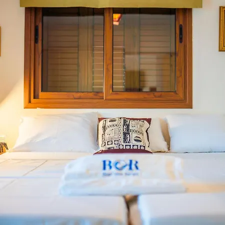 Apartment Welcoming 3-bedroom With Ocean Views *