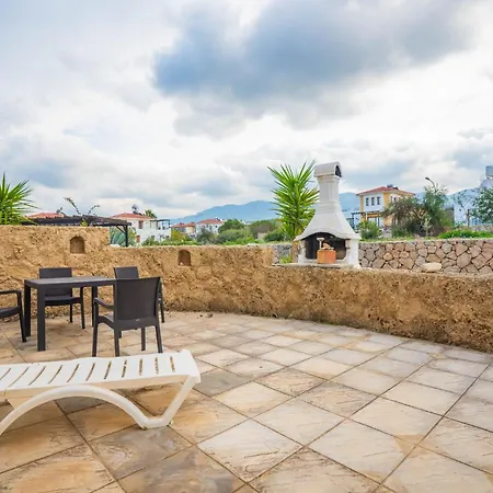 Welcoming 3-bedroom With Ocean Views Apartment Agios Georgios (Girne)