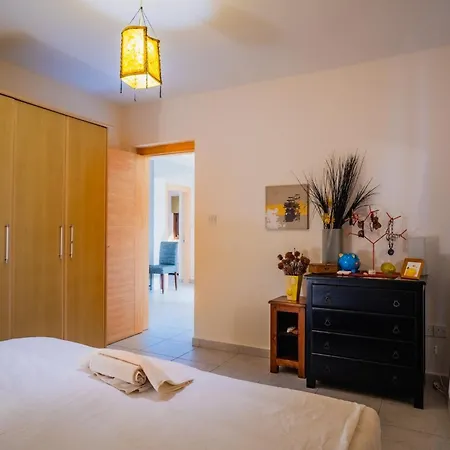 Welcoming 3-bedroom With Ocean Views Agios Georgios (Girne)