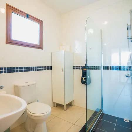 Welcoming 3-bedroom With Ocean Views * Agios Georgios (Girne)