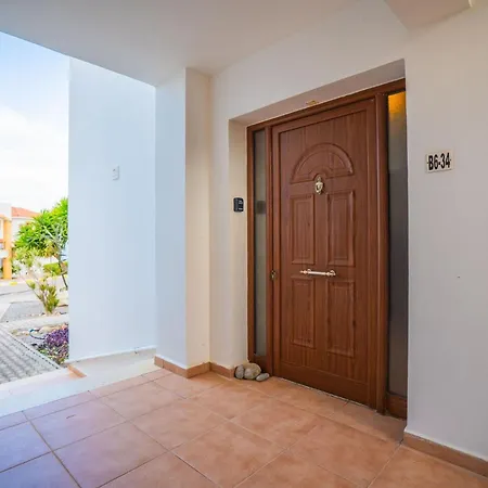 Welcoming 3-bedroom With Ocean Views
