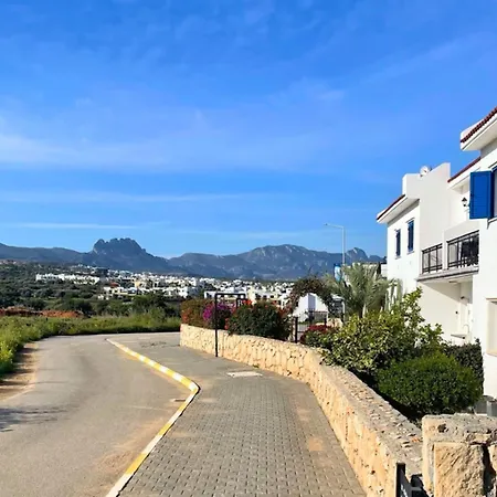 Welcoming 3-bedroom With Ocean Views *