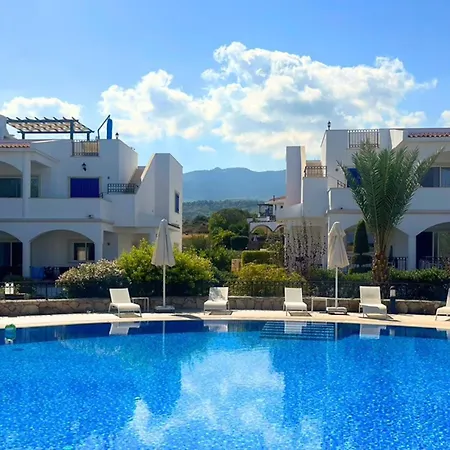 Welcoming 3-bedroom With Ocean Views