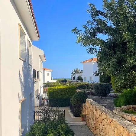 Welcoming 3-bedroom With Ocean Views Apartment