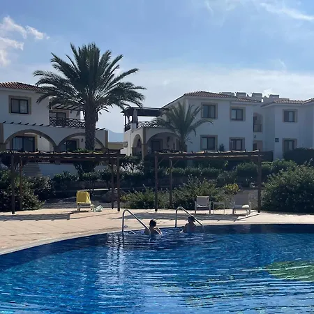 Welcoming 3-bedroom With Ocean Views Apartment