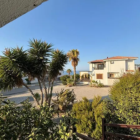Welcoming 3-bedroom With Ocean Views Agios Georgios (Girne)