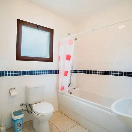 Welcoming 3-bedroom With Ocean Views Lägenhet Agios Georgios (Girne)