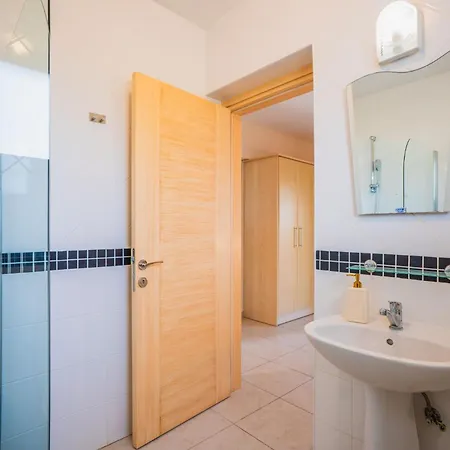 Lägenhet Welcoming 3-bedroom With Ocean Views Agios Georgios (Girne)