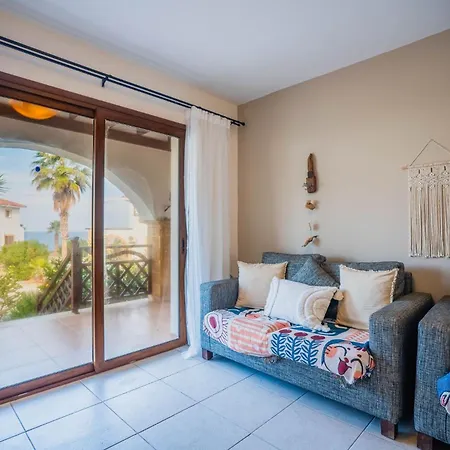 Lägenhet Welcoming 3-bedroom With Ocean Views *