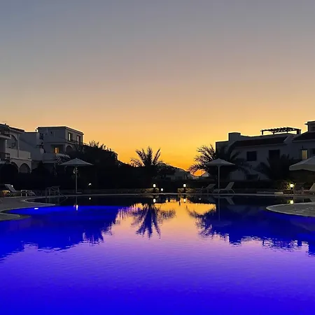 Апартаменты Welcoming 3-bedroom With Ocean Views *
